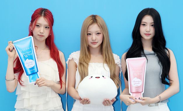 포즈 취하는 언차일드 예은·하은·이본
