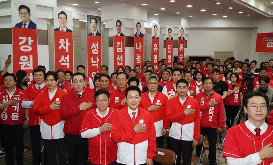 국민의례하는 장동혁 상임선거대책위원장