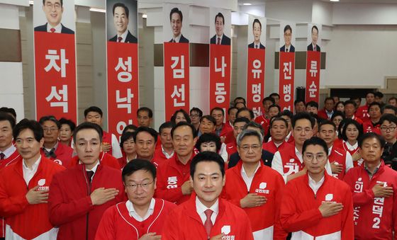 국민의례하는 장동혁 상임선거대책위원장