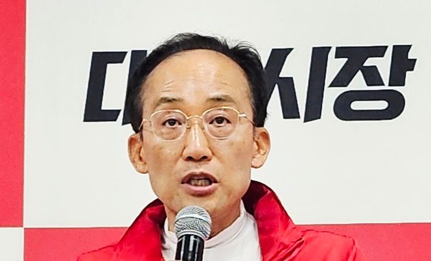 \'대구경제 대개조\' 공약 발표하는 추경호