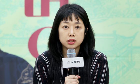 국립창극단 신작 설명하는 임지민 연출가