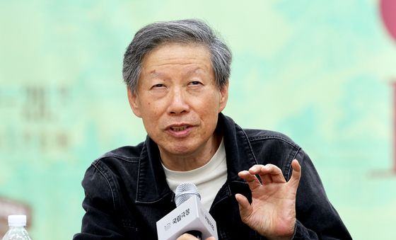 창극 '효명' 설명하는 각본가 이만희