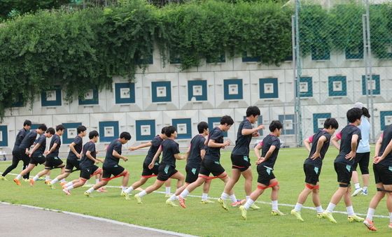 남북 대결 앞두고 훈련한는 北 내고향여자축구단