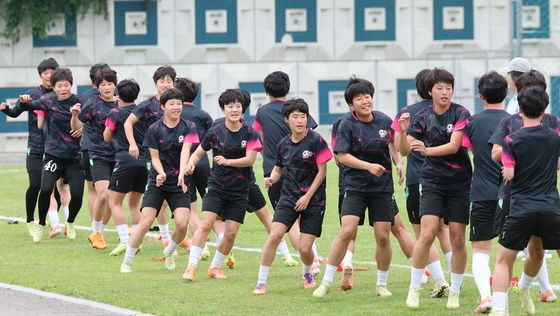北 내고향여자축구단, 수원FC위민과 4강전 앞두고 공식훈련
