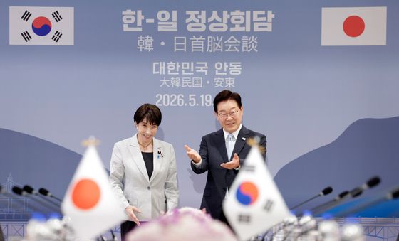 다카이치 日 총리 자리 권하는 이재명 대통령