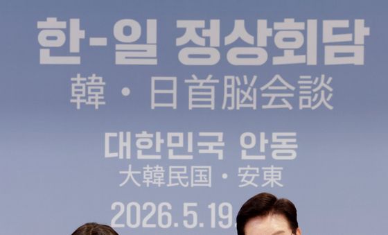다카이치 日 총리 자리 권하는 이재명 대통령