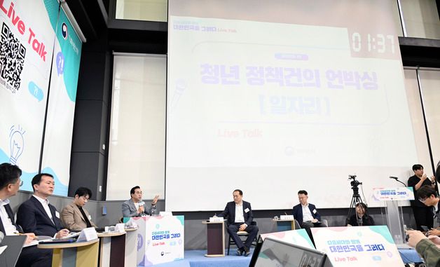 발언하는 박홍근 장관