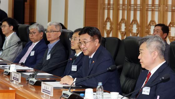 국가기록관리위원회 주재하는 윤호중 장관