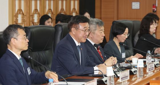 윤호중 장관, 국가기록관리위원회 주재
