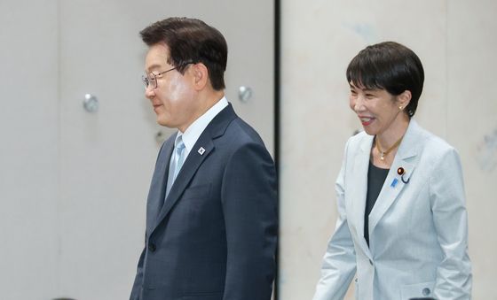 공동언론발표하는 한일 정상