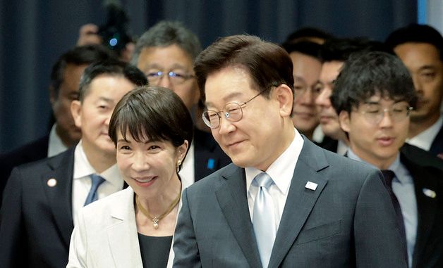 입장하는 한일 정상