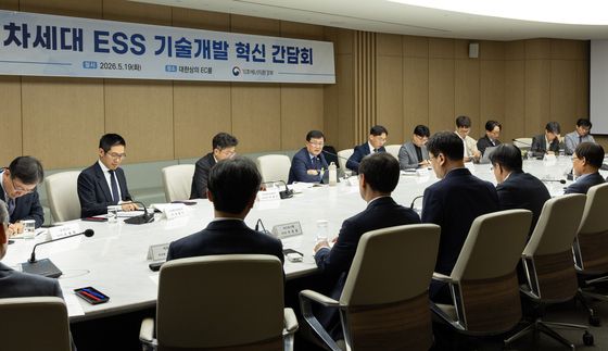 차세대 ESS 기술개발 혁신 간담회에서 발언하는 김성환 장관