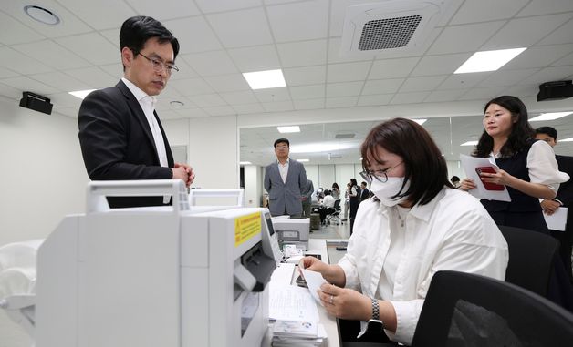 김민재 행안부 차관, 사전투표 모의시험 참관