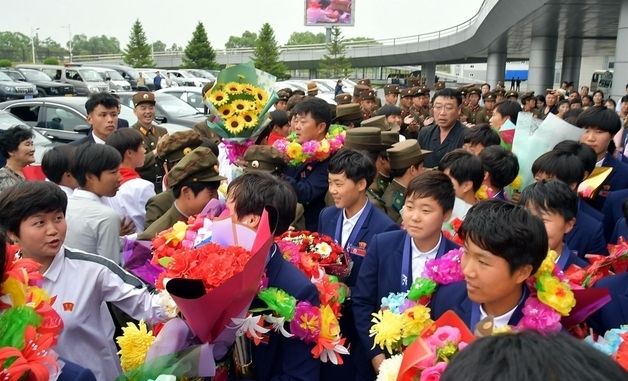 아시아 정상 오른 북한 U-17 여자축구팀 귀국