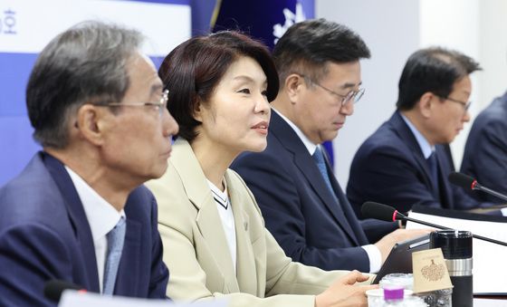 당정협의 발언하는 한정애 정책위의장