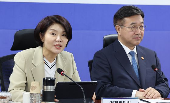 발언하는 한정애 정책위의장