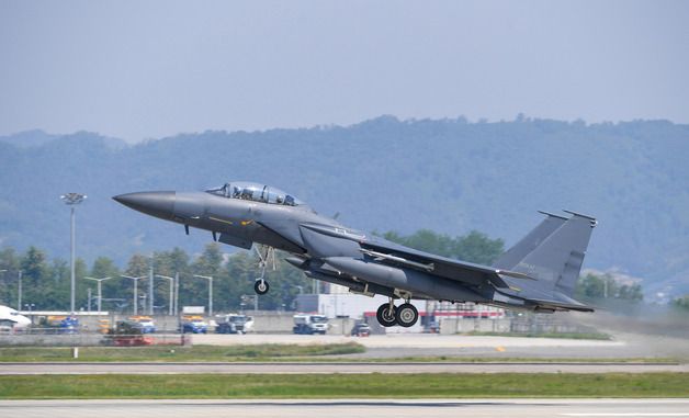 실사격 훈련 위해 이륙하는 F-15K 전투기