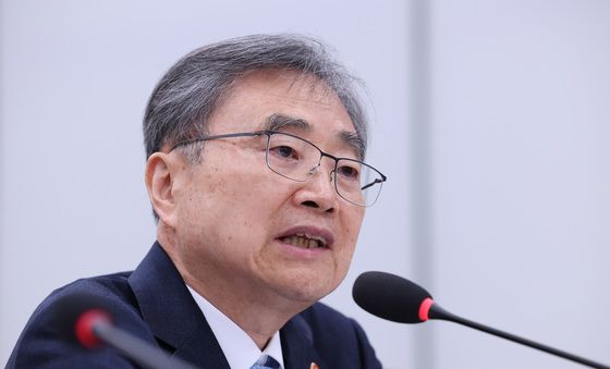 조현 외교장관, 의원 질의 답변