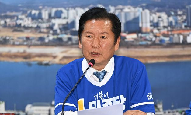 발언하는 정청래 대표