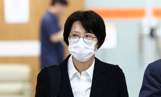 법정 출석하는 '쿠팡 수사무마 혐의' 김동희 검사