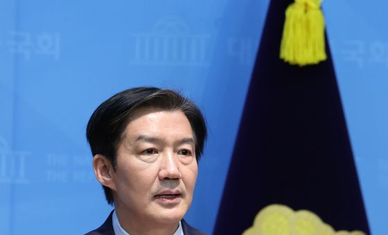 기자회견하는 조국 조국혁신당 대표