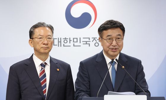 윤호중, '공무원의 선거중립에도 만전'