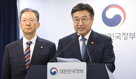 전국동시지방선거 대국민 담화문 발표하는 윤호중 장관