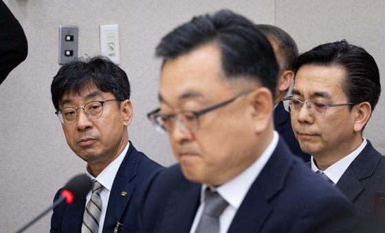 김성보 서울시장 권한대행 바라보는 이안호 국가철도공단이사장 직무대행