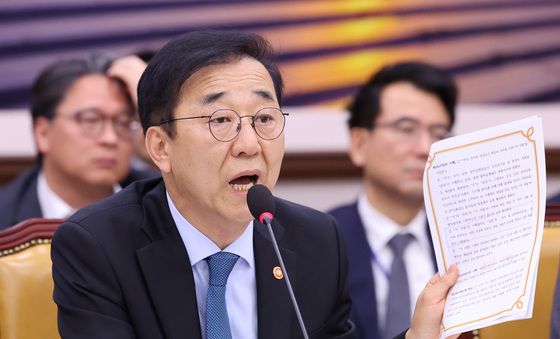 답변하는 김윤덕 장관
