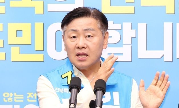 답변하는 김관영 후보