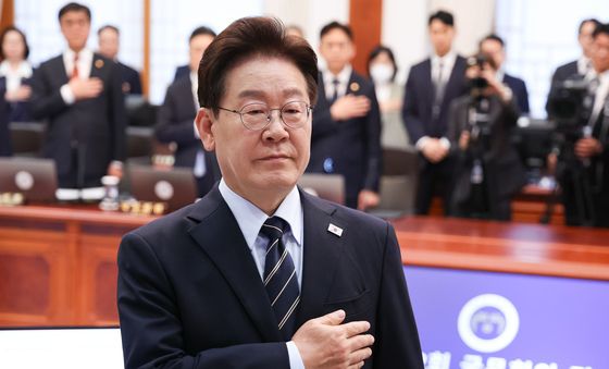 국민의례 하는 이재명 대통령
