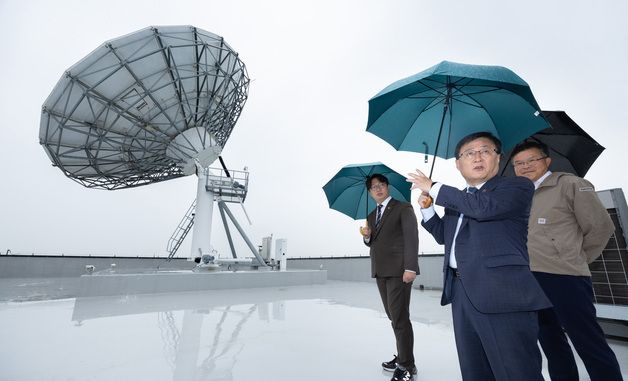 김성환 장관, 환경위성센터 방문