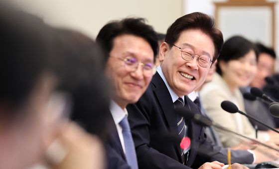 미소 짓는 이재명 대통령