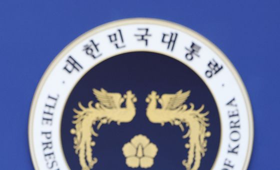 국무회의 참석하는 이재명 대통령