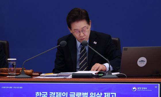 부처 성과보고 듣는 이재명 대통령