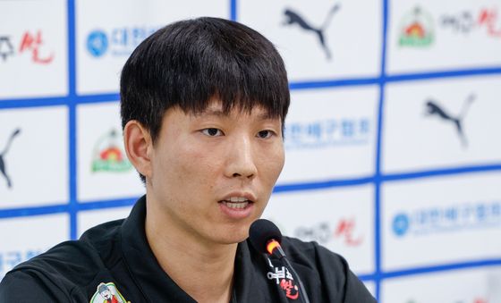 답변하는 황택의