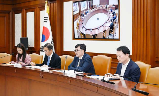 제9차 재정집행 점검회의 주재하는 임기근 차관