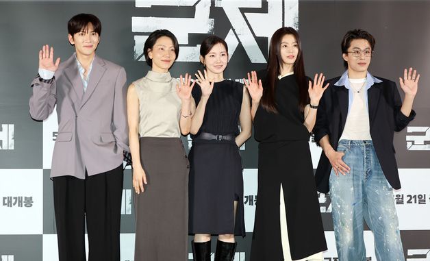 '군체'를 이끄는 주역들이 한 자리에!