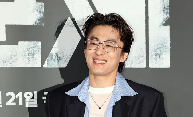 구교환, 환한 미소