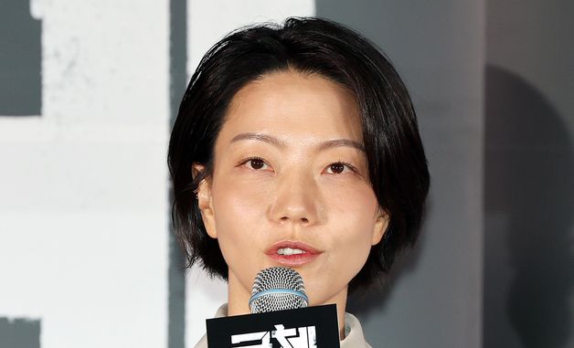 인사말 하는 김신록