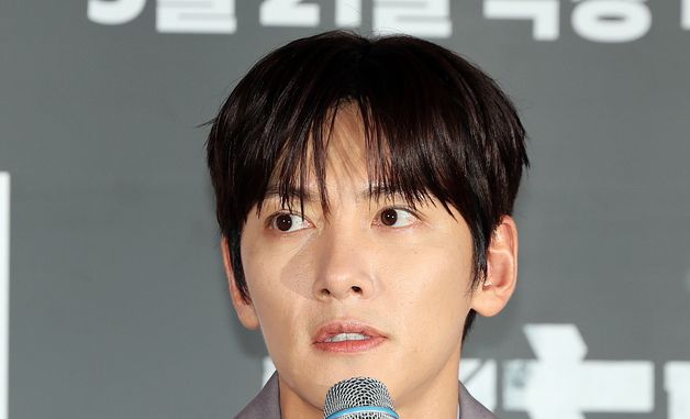 인사말 하는 지창욱