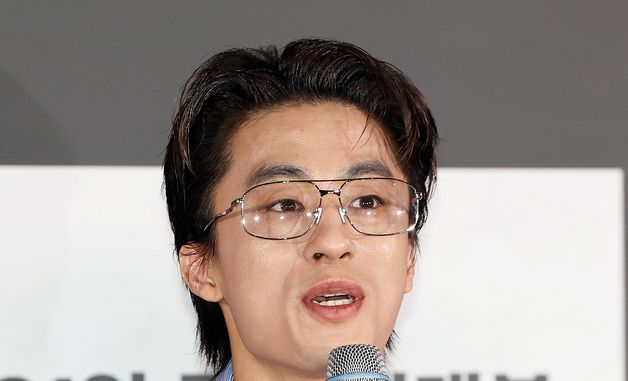 인사말 하는 구교환