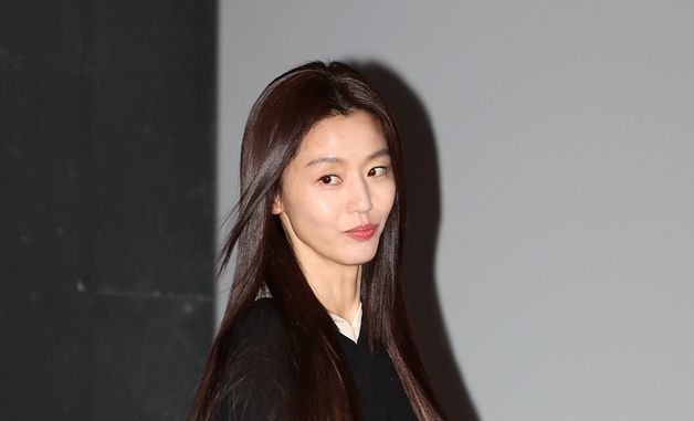 전지현, 여유 넘치는 입장