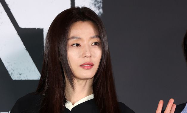 전지현, 아름다운 손인사