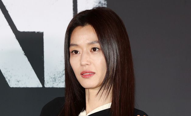 전지현, 원조 여신의 손인사