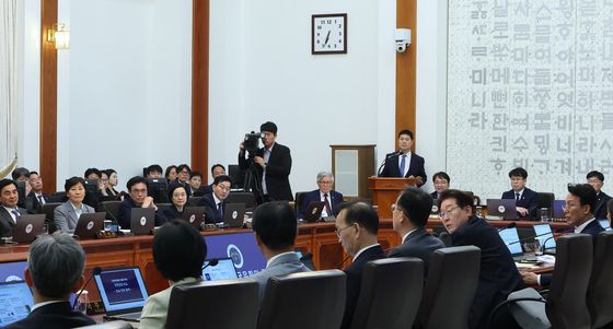 늦은 시간까지 이어지는 국무회의