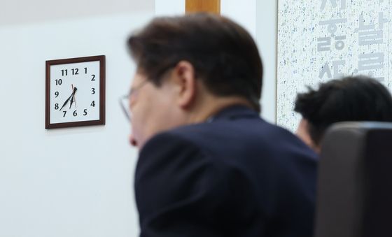 늦은 시간까지 이어지는 국무회의