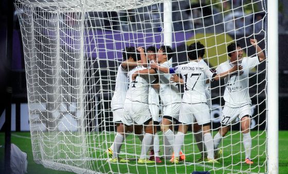 동점골에 행복한 北 내고향여자축구단