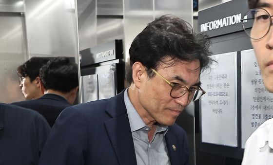삼성전자 노사 교섭장 들어가는 권창준 차관