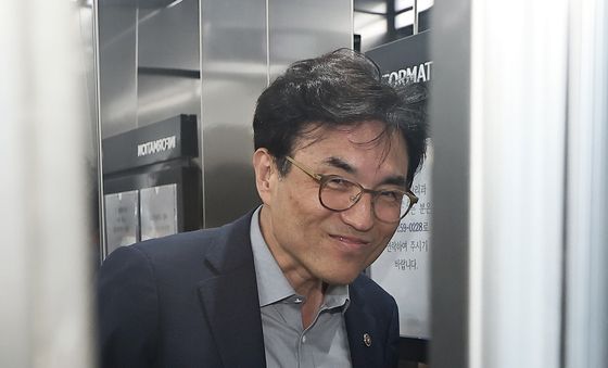 경기지방고용노동청 들어가는 권창준 차관